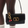 Chez Valentino Μεταλλικό και σμάλτο κρεμαστό για τσάντα με μπρελόκ Chez Valentino Μεταλλικό και σμάλτο κρεμαστό για τσάντα με μπρελόκ