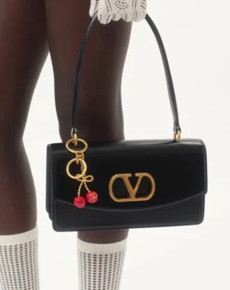 Chez Valentino Μεταλλικό και σμάλτο κρεμαστό για τσάντα με μπρελόκ Chez Valentino Μεταλλικό και σμάλτο κρεμαστό για τσάντα με μπρελόκ