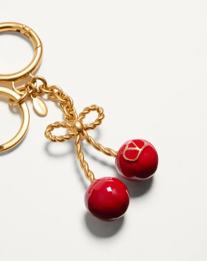 Chez Valentino Μεταλλικό και σμάλτο κρεμαστό για τσάντα με μπρελόκ Chez Valentino Μεταλλικό και σμάλτο κρεμαστό για τσάντα με μπρελόκ
