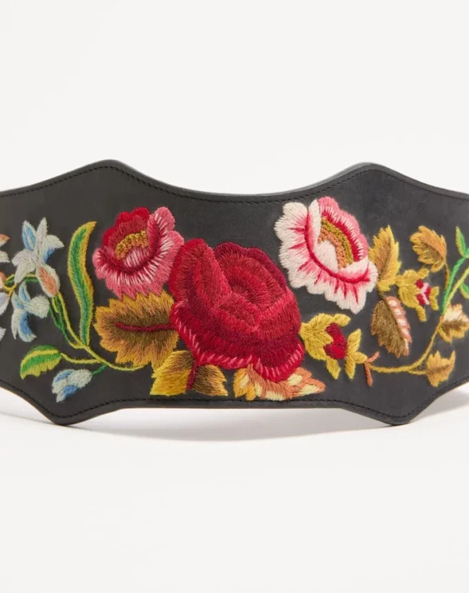Δερμάτινη ζώνη με κεντημένο floral μοτίβο 95 mm Δερμάτινη ζώνη με κεντημένο floral μοτίβο 95 mm
