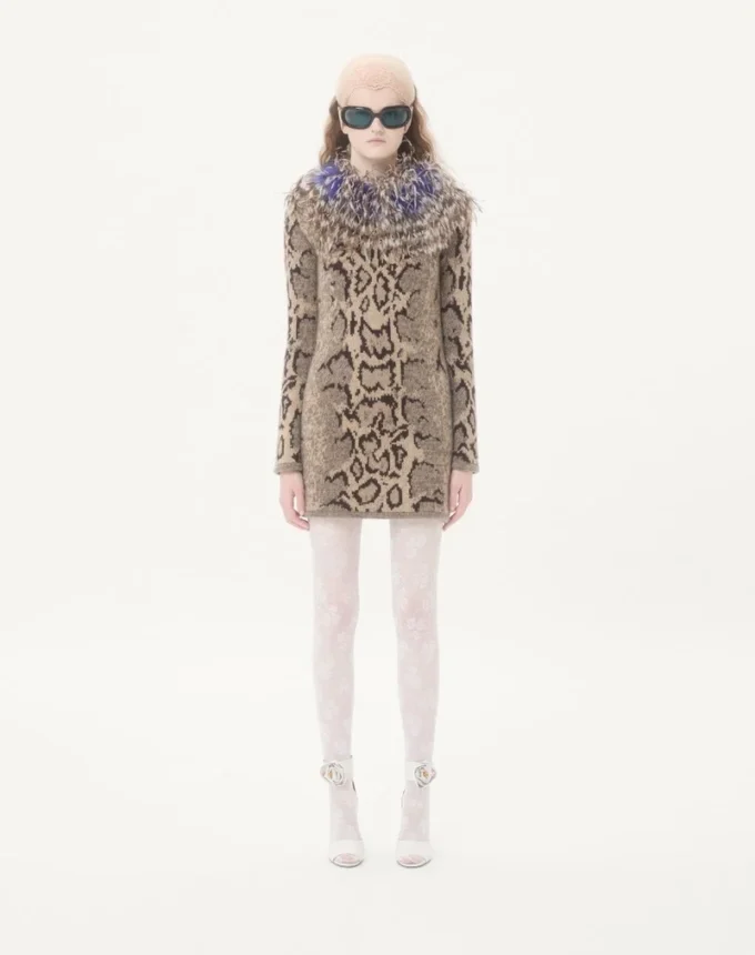 Φόρεμα από κασμίρ με animal print και φτερά Φόρεμα από κασμίρ με animal print και φτερά