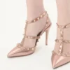 Γόβες Rockstud από πλαστικοποιημένο δέρμα νάπα 100 mm Γόβες Rockstud από πλαστικοποιημένο δέρμα νάπα 100 mm