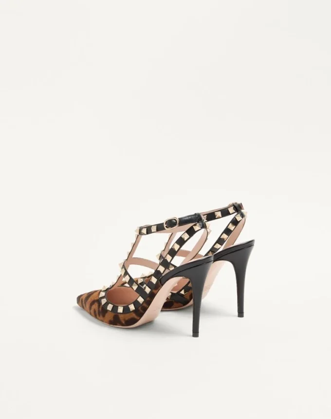 Γόβες Rockstud με λουράκια από δέρμα μοσχαριού με εφέ πόνυ 100 mm Γόβες Rockstud με λουράκια από δέρμα μοσχαριού με εφέ πόνυ 100 mm