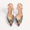 Γόβες Slingback με υπογραφή Vlogo σε τζιν με κεντημένο σχέδιο Cherryfic 80 mm Γόβες Slingback με υπογραφή Vlogo σε τζιν με κεντημένο σχέδιο Cherryfic 80 mm