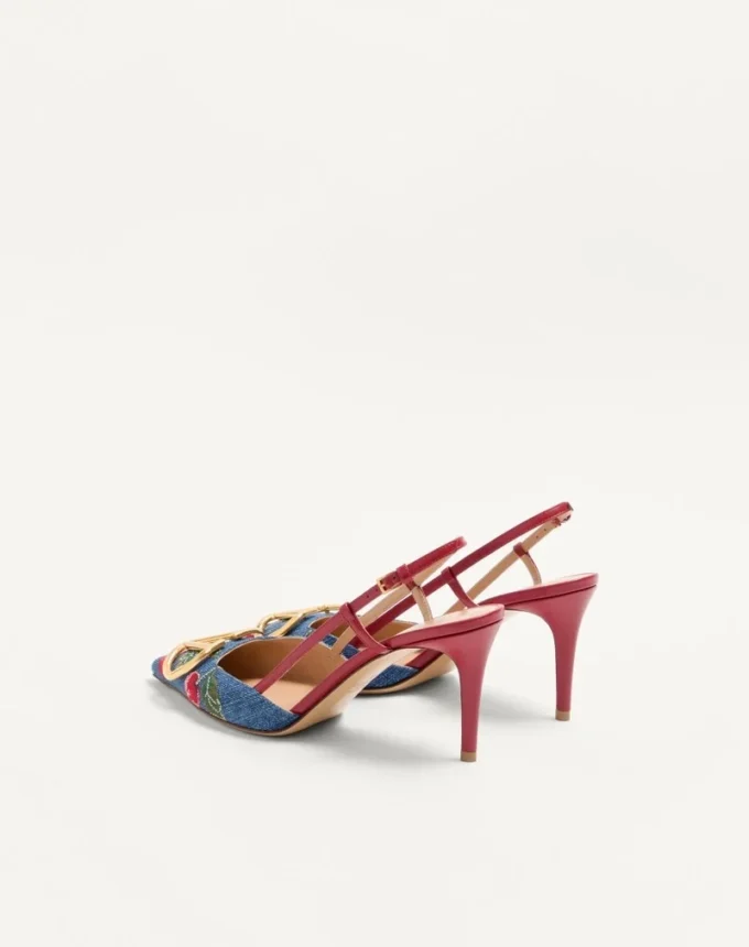 Γόβες Slingback με υπογραφή Vlogo σε τζιν με κεντημένο σχέδιο Cherryfic 80 mm Γόβες Slingback με υπογραφή Vlogo σε τζιν με κεντημένο σχέδιο Cherryfic 80 mm