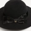 Καπέλο Vlogo Signature από ύφασμα Lapin και βελούδο με φιόγκο από ταφτά Καπέλο Vlogo Signature από ύφασμα Lapin και βελούδο με φιόγκο από ταφτά