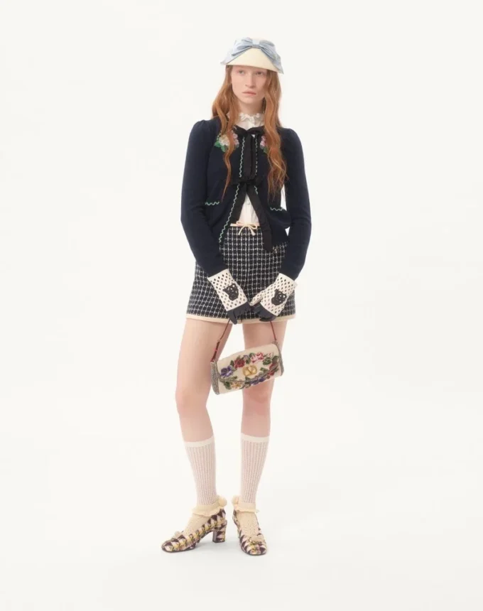 Καρδιγκάν με κεντήματα