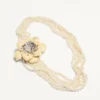 Κολιέ Fleur Lumineuse από μέταλλο, σμάλτο, μαργαριτάρια και ύφασμα Κολιέ Fleur Lumineuse από μέταλλο, σμάλτο, μαργαριτάρια και ύφασμα