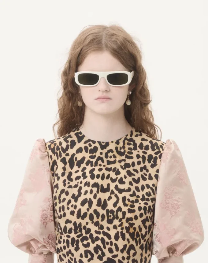Κοντό φόρεμα από κρεπ με animalier print Κοντό φόρεμα από κρεπ με animalier print