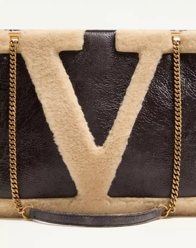 Μεσαία τσάντα αγορών Valentino Garavani Viva Superstar από δέρμα προβάτου. Μεσαία τσάντα αγορών Valentino Garavani Viva Superstar από δέρμα προβάτου.