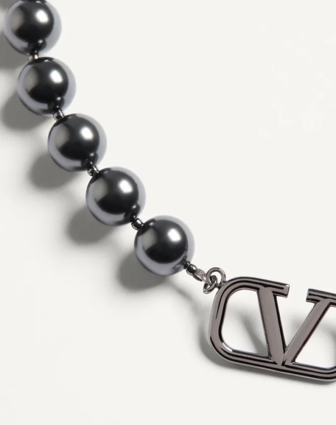 Μεταλλικό κολιέ Vlogo Signature με πέρλες Swarovski® Μεταλλικό κολιέ Vlogo Signature με πέρλες Swarovski®