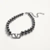 Μεταλλικό κολιέ Vlogo Signature με πέρλες Swarovski® Μεταλλικό κολιέ Vlogo Signature με πέρλες Swarovski®