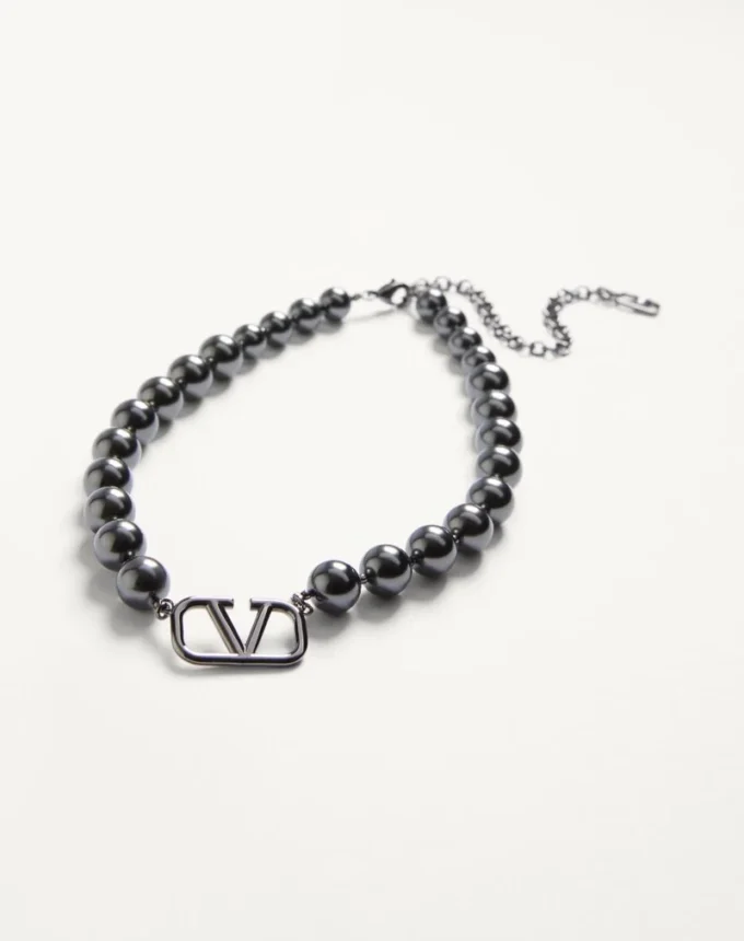 Μεταλλικό κολιέ Vlogo Signature με πέρλες Swarovski® Μεταλλικό κολιέ Vlogo Signature με πέρλες Swarovski®