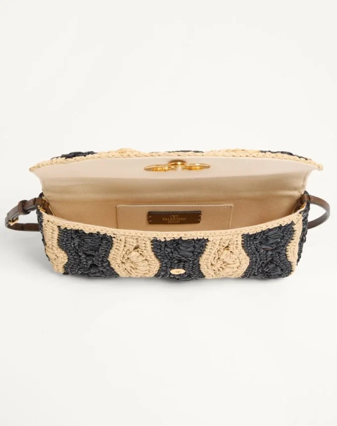 Μικρή τσάντα ώμου Valentino Garavani DeVain από ραφία με μοτίβο κυμάτων Μικρή τσάντα ώμου Valentino Garavani DeVain από ραφία με μοτίβο κυμάτων