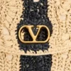 Μικρή τσάντα ώμου Valentino Garavani DeVain από ραφία με μοτίβο κυμάτων Μικρή τσάντα ώμου Valentino Garavani DeVain από ραφία με μοτίβο κυμάτων