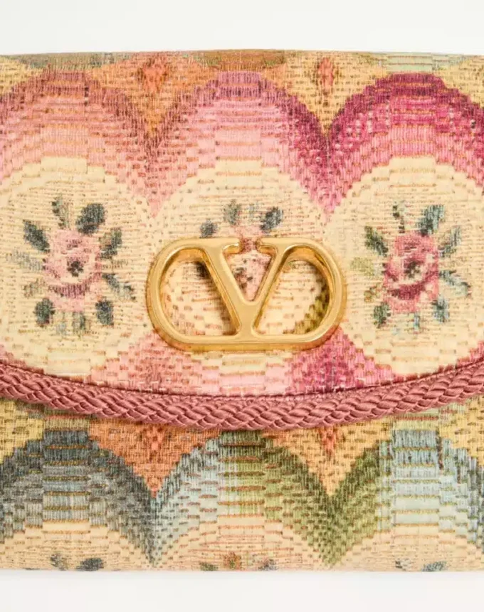 Μικρή τσάντα ώμου Valentino Garavani DeVain από ύφασμα Jacquard Apres L’Hiver Μικρή τσάντα ώμου Valentino Garavani DeVain από ύφασμα Jacquard Apres L’Hiver