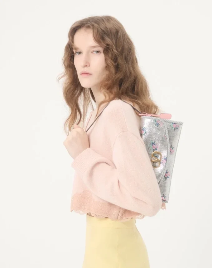 Μικρή τσάντα ώμου Valentino Garavani DeVain από ύφασμα Jacquard με floral μοτίβο Lurex Μικρή τσάντα ώμου Valentino Garavani DeVain από ύφασμα Jacquard με floral μοτίβο Lurex