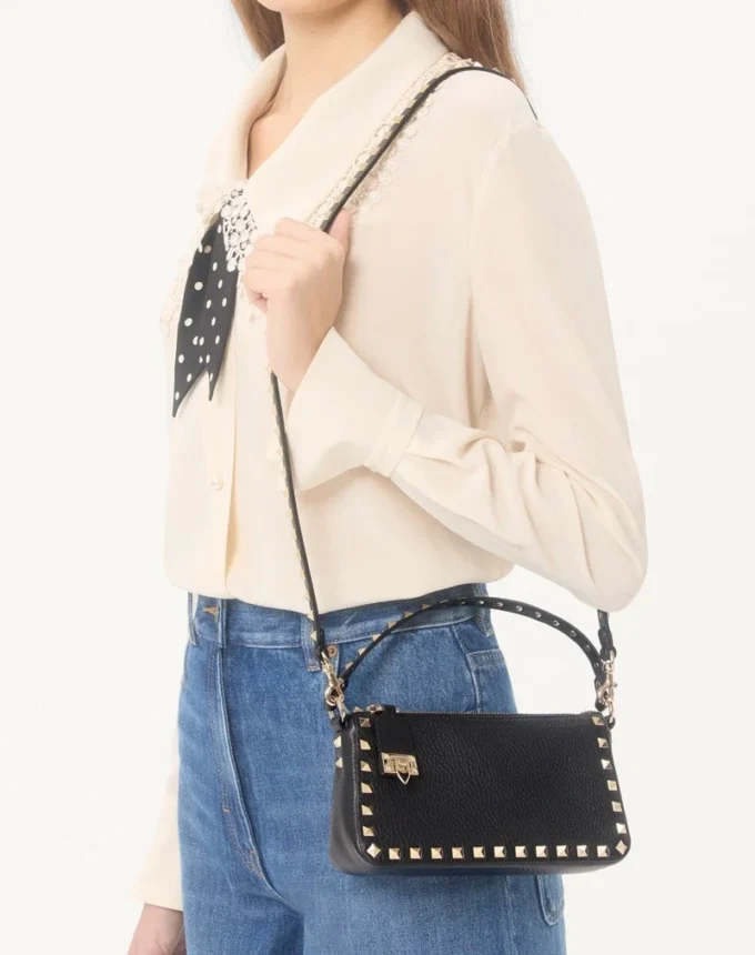 Μικρή τσάντα Rockstud Grainy Calfskin Crossbody Μικρή τσάντα Rockstud Grainy Calfskin Crossbody