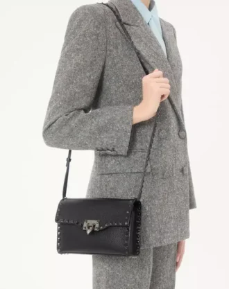 Μικρή τσάντα Rockstud Grainy Calfskin Crossbody