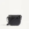 Μικρή τσάντα Rockstud Grainy Calfskin Crossbody