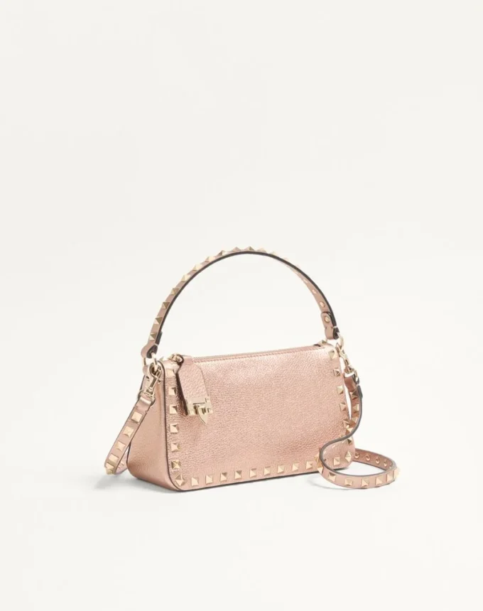 Μικρή τσάντα Valentino Garavani Rockstud από πλαστικοποιημένο δέρμα μοσχαριού Μικρή τσάντα Valentino Garavani Rockstud από πλαστικοποιημένο δέρμα μοσχαριού