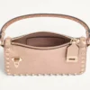 Μικρή τσάντα Valentino Garavani Rockstud από πλαστικοποιημένο δέρμα μοσχαριού Μικρή τσάντα Valentino Garavani Rockstud από πλαστικοποιημένο δέρμα μοσχαριού