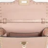 Μικρή τσάντα Valentino Garavani Rockstud από πλαστικοποιημένο δέρμα μοσχαριού Μικρή τσάντα Valentino Garavani Rockstud από πλαστικοποιημένο δέρμα μοσχαριού