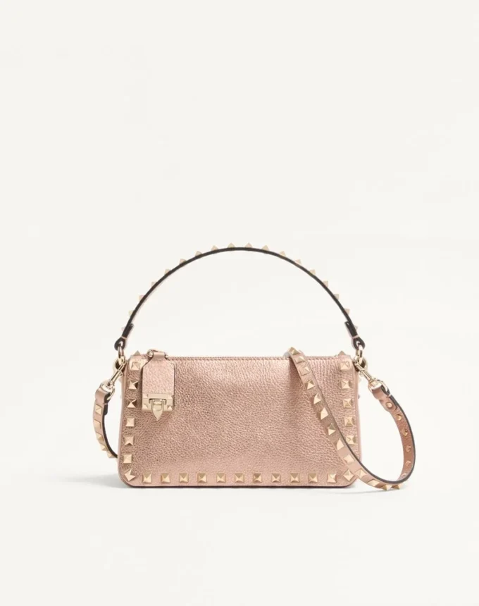 Μικρή τσάντα Valentino Garavani Rockstud από πλαστικοποιημένο δέρμα μοσχαριού Μικρή τσάντα Valentino Garavani Rockstud από πλαστικοποιημένο δέρμα μοσχαριού