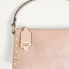 Μικρή τσάντα Valentino Garavani Rockstud από πλαστικοποιημένο δέρμα μοσχαριού Μικρή τσάντα Valentino Garavani Rockstud από πλαστικοποιημένο δέρμα μοσχαριού