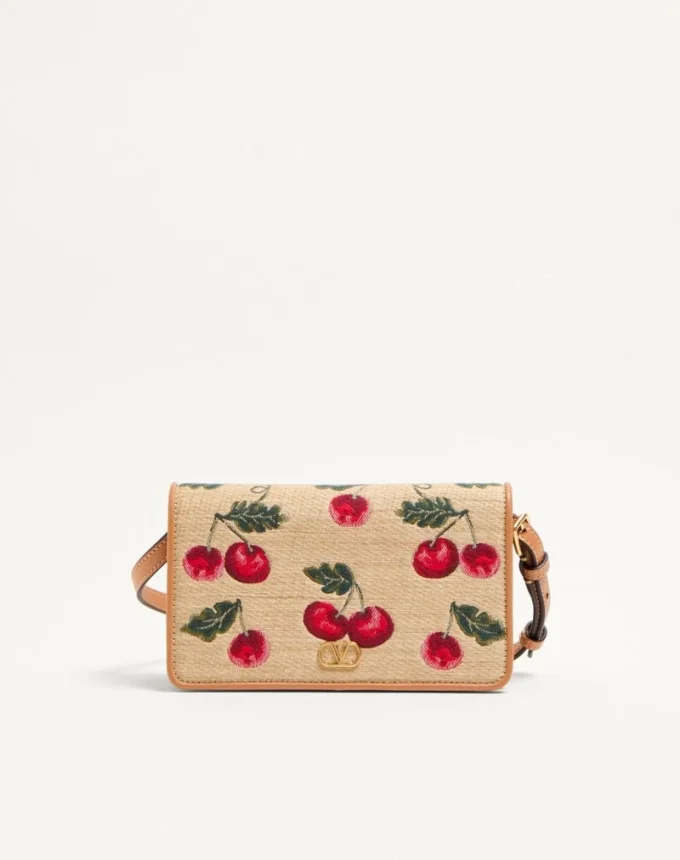 Μίνι τσάντα ώμου Vlogo Signature από ραφία Jacquard με μοτίβο Cherryfic Μίνι τσάντα ώμου Vlogo Signature από ραφία Jacquard με μοτίβο Cherryfic