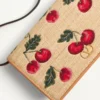 Μίνι τσάντα ώμου Vlogo Signature από ραφία Jacquard με μοτίβο Cherryfic Μίνι τσάντα ώμου Vlogo Signature από ραφία Jacquard με μοτίβο Cherryfic