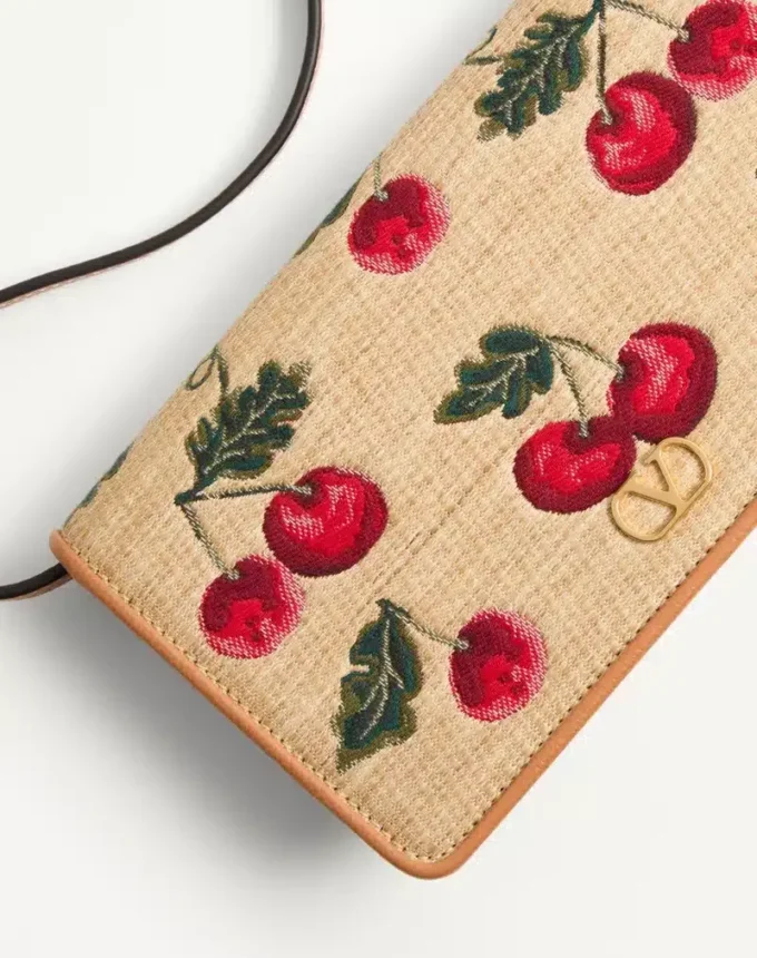 Μίνι τσάντα ώμου Vlogo Signature από ραφία Jacquard με μοτίβο Cherryfic Μίνι τσάντα ώμου Vlogo Signature από ραφία Jacquard με μοτίβο Cherryfic