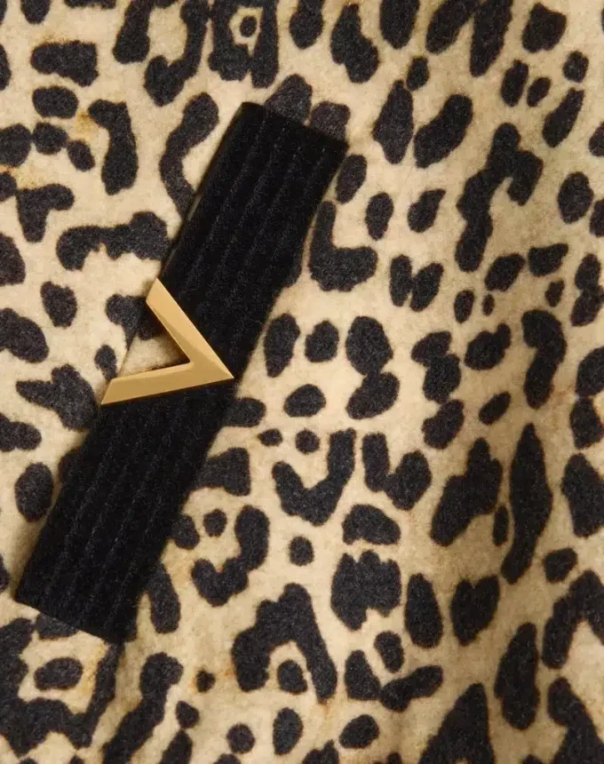 Μπουφάν Valentino Bomber από μαλλί με VGold στις πλαϊνές τσέπες Μπουφάν Valentino Bomber από μαλλί με VGold στις πλαϊνές τσέπες