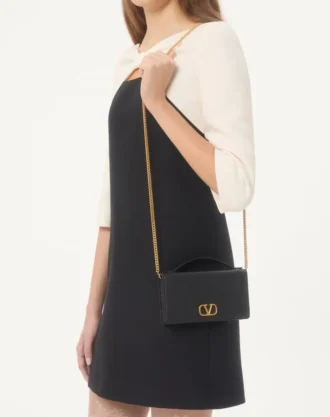 Πορτοφόλι VLogo Signature Grainy Calfskin με αλυσίδα