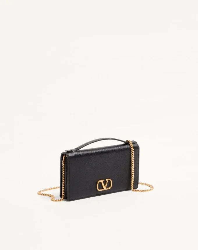 Πορτοφόλι VLogo Signature Grainy Calfskin με αλυσίδα Πορτοφόλι VLogo Signature Grainy Calfskin με αλυσίδα