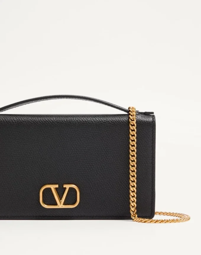 Πορτοφόλι VLogo Signature Grainy Calfskin με αλυσίδα Πορτοφόλι VLogo Signature Grainy Calfskin με αλυσίδα