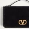Πορτοφόλι Vlogo Signature Velvet Chain με λογότυπο Jewel Πορτοφόλι Vlogo Signature Velvet Chain με λογότυπο Jewel