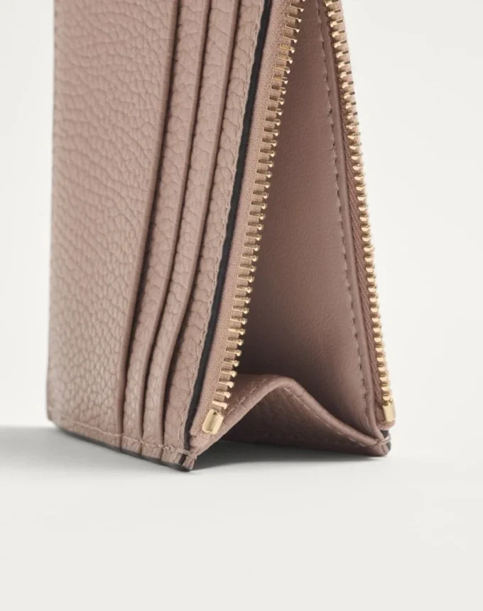 Rockstud Grainy Calfskin Cardholder With Zipper