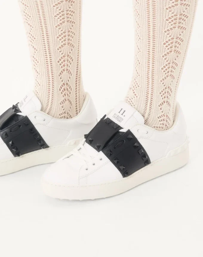 Rockstud Untitled Sneaker από δέρμα μοσχαριού με καρφιά σε τόνους Rockstud Untitled Sneaker από δέρμα μοσχαριού με καρφιά σε τόνους