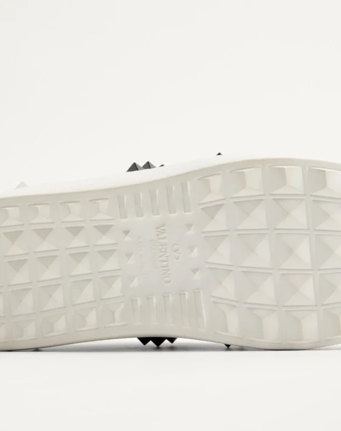 Rockstud Untitled Sneaker από δέρμα μοσχαριού με καρφιά σε τόνους Rockstud Untitled Sneaker από δέρμα μοσχαριού με καρφιά σε τόνους