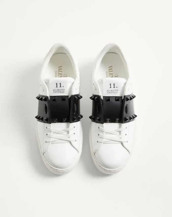 Rockstud Untitled Sneaker από δέρμα μοσχαριού με καρφιά σε τόνους Rockstud Untitled Sneaker από δέρμα μοσχαριού με καρφιά σε τόνους