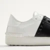 Rockstud Untitled Sneaker από δέρμα μοσχαριού με καρφιά σε τόνους Rockstud Untitled Sneaker από δέρμα μοσχαριού με καρφιά σε τόνους