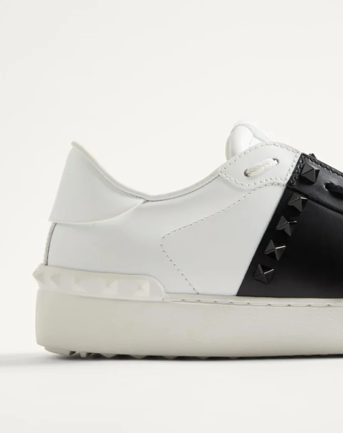 Rockstud Untitled Sneaker από δέρμα μοσχαριού με καρφιά σε τόνους Rockstud Untitled Sneaker από δέρμα μοσχαριού με καρφιά σε τόνους