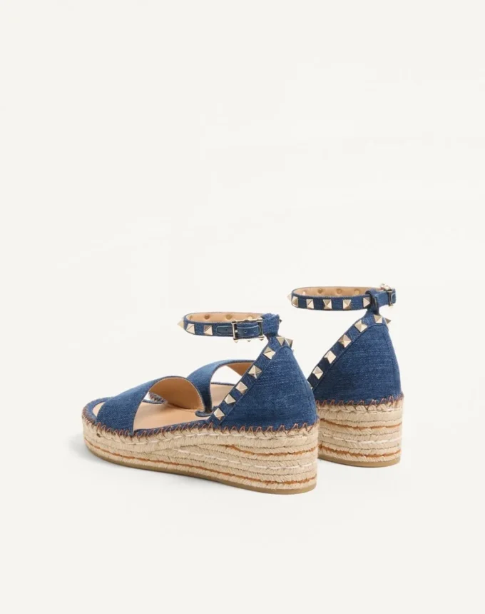 Σανδάλια Rockstud Double Flatform από τζιν 55 mm Σανδάλια Rockstud Double Flatform από τζιν 55 mm