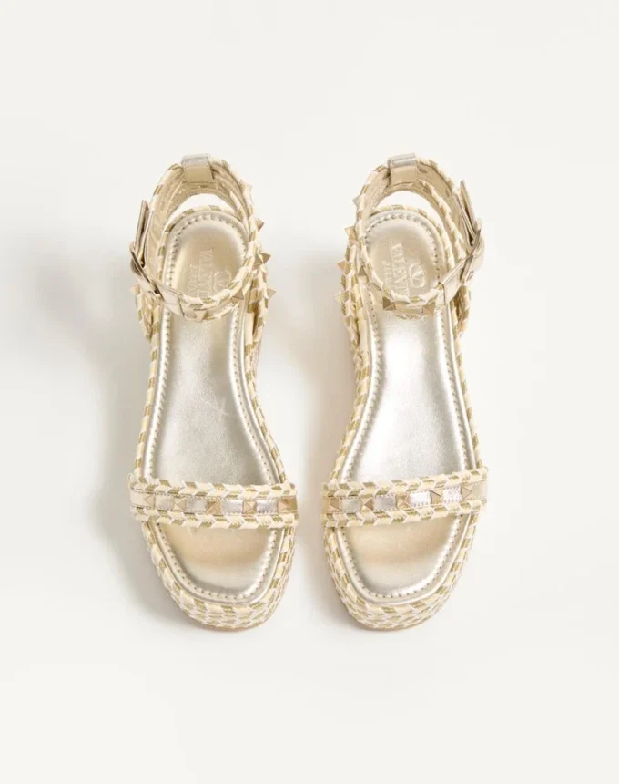 Σανδάλια Rockstud Flatform από πλαστικοποιημένο δέρμα Nappa 45 mm Σανδάλια Rockstud Flatform από πλαστικοποιημένο δέρμα Nappa 45 mm