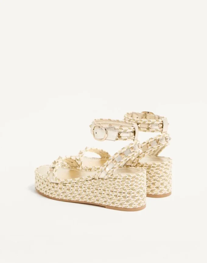 Σανδάλια Rockstud Flatform από πλαστικοποιημένο δέρμα Nappa 45 mm Σανδάλια Rockstud Flatform από πλαστικοποιημένο δέρμα Nappa 45 mm