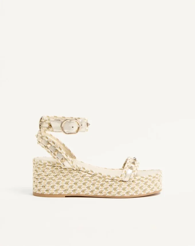 Σανδάλια Rockstud Flatform από πλαστικοποιημένο δέρμα Nappa 45 mm Σανδάλια Rockstud Flatform από πλαστικοποιημένο δέρμα Nappa 45 mm