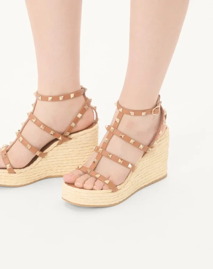 Σανδάλια Rockstud με λουράκια από δέρμα μοσχαριού 95 mm Σανδάλια Rockstud με λουράκια από δέρμα μοσχαριού 95 mm