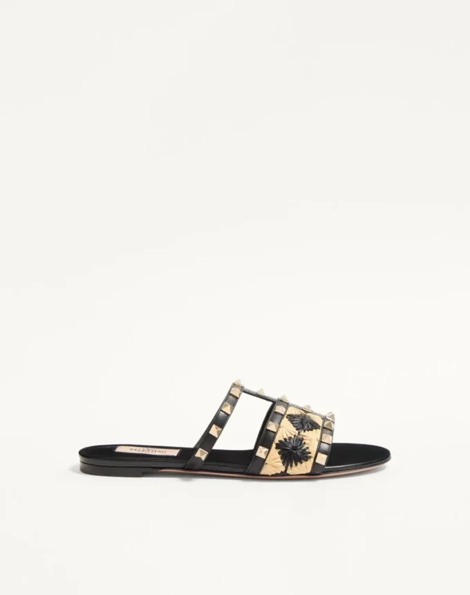 Σανδάλια Rockstud Slide με κεντημένο σχέδιο καρό από ραφία Σανδάλια Rockstud Slide με κεντημένο σχέδιο καρό από ραφία