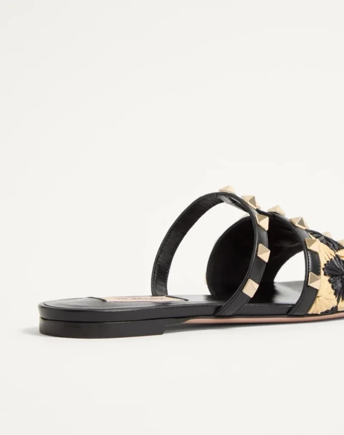 Σανδάλια Rockstud Slide με κεντημένο σχέδιο καρό από ραφία Σανδάλια Rockstud Slide με κεντημένο σχέδιο καρό από ραφία
